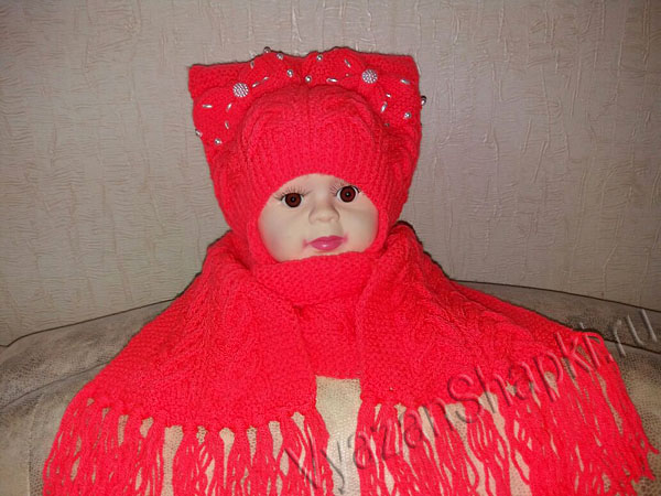 Оранжевый комплект на девочку: шапочка и шарфик на 2 годика