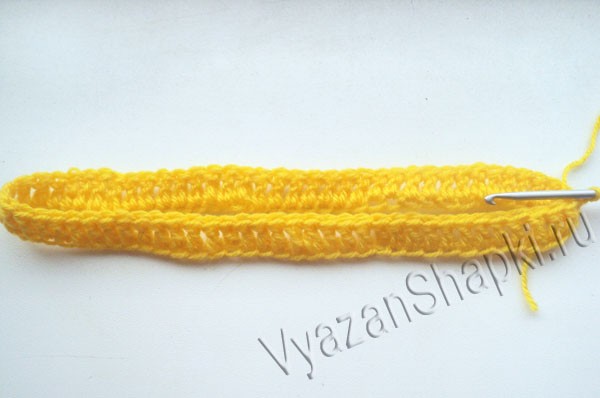 Желто-зеленая шапочка с косами (вязание крючком)